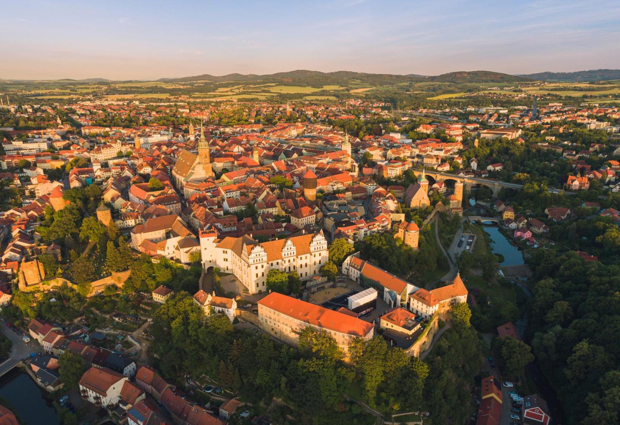 Bautzen Living Appartement - Zentrumslage Parkplatz Babybett Bagian luar foto